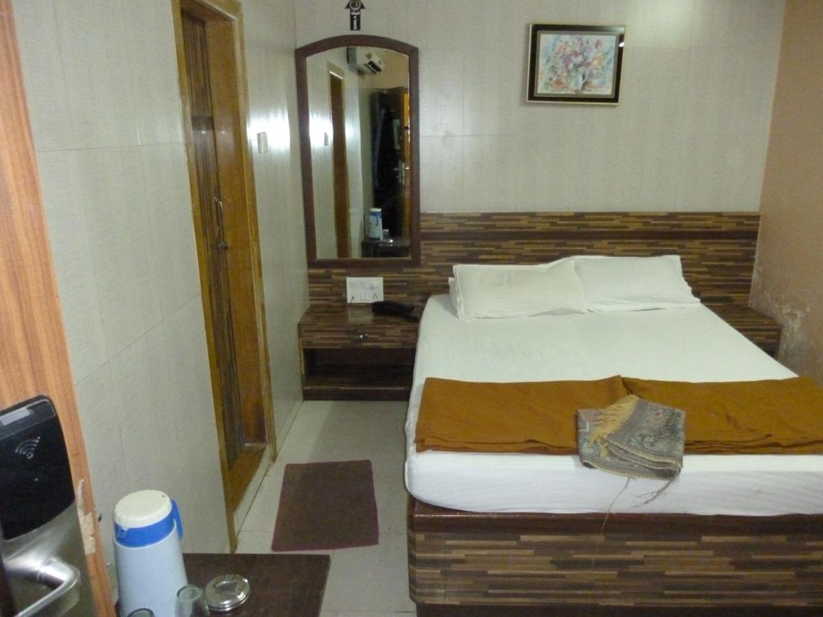Hotel Orient Palace Mumbai Exterior photo