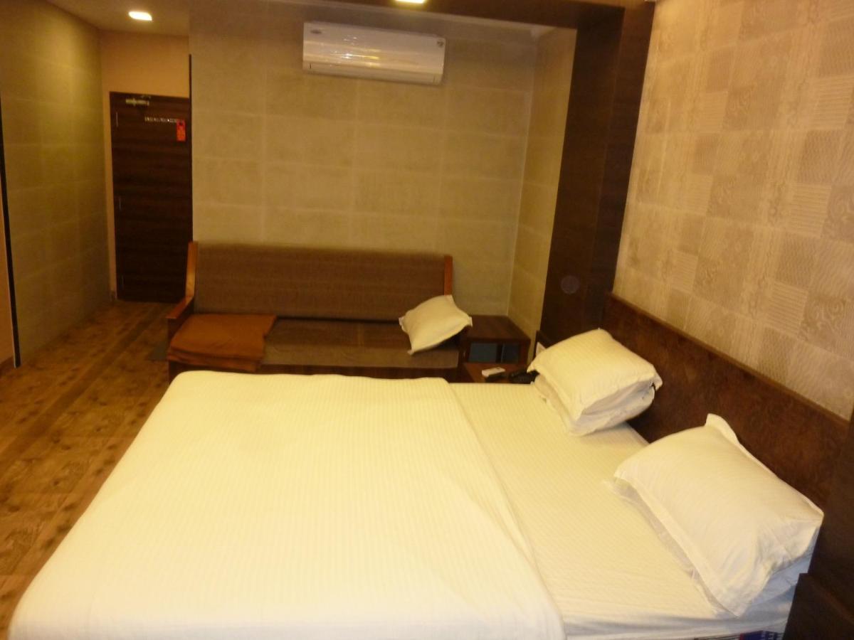 Hotel Orient Palace Mumbai Exterior photo