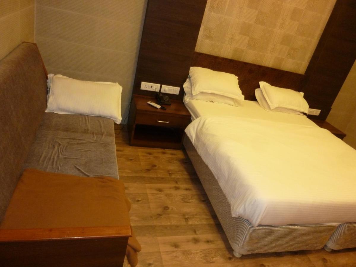 Hotel Orient Palace Mumbai Exterior photo